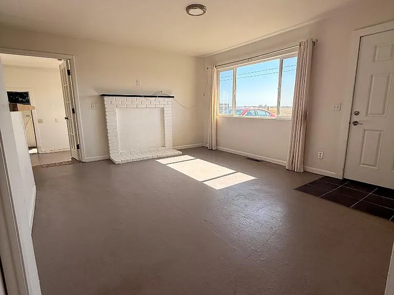 1535 Fischer Ave — Photo 2