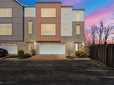 2347 City View Dr, Cleveland, OH, 44113