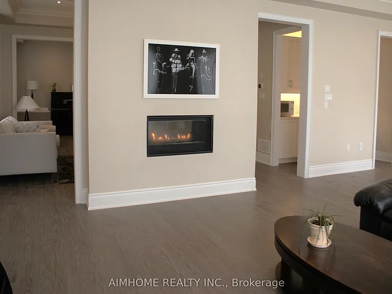 39 Scrivener Dr — Photo 11