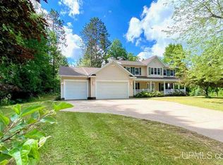 625 Bishop Woods Ct, Marquette, MI 49855