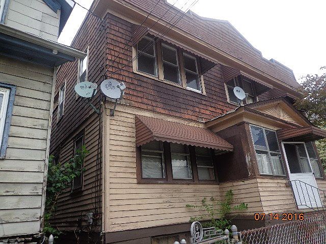 2nd image of 1023-1025 Bond St