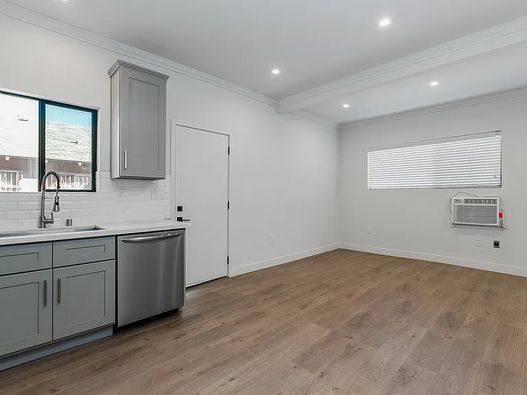 1008 Waterloo St #A — Photo 5
