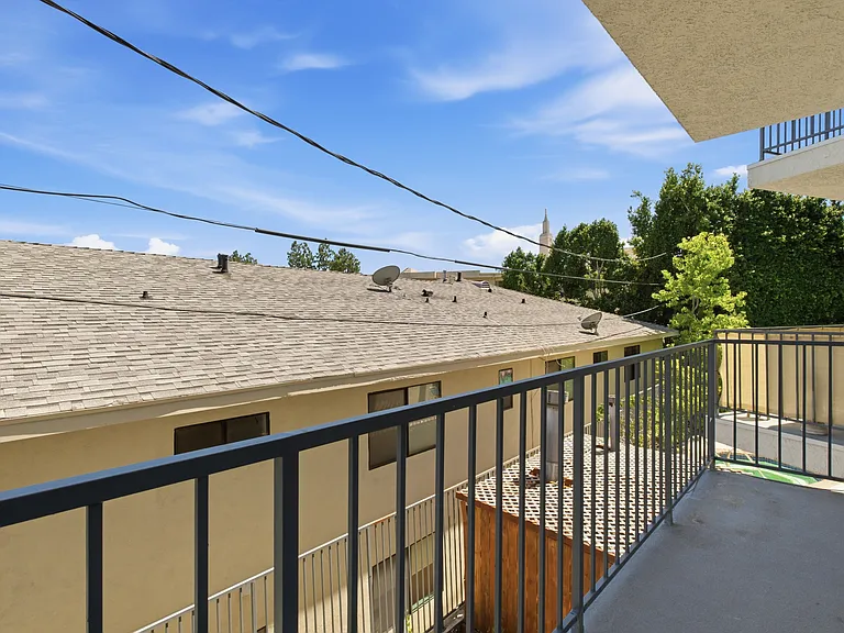 10650 Kinnard Ave #104 — Photo 9