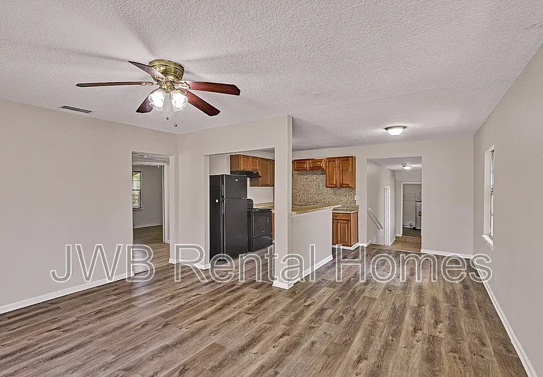 7832 Paul Jones Dr — Photo 4