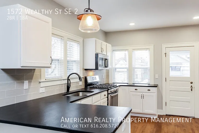 2 bed, 1062 sqft, $2,000 — Photo 2