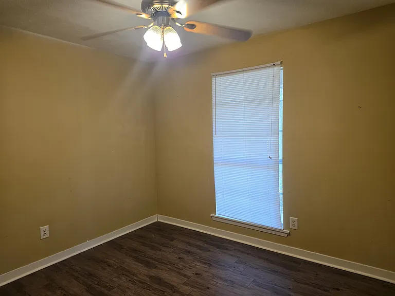 1437 Summit Ave — Photo 3