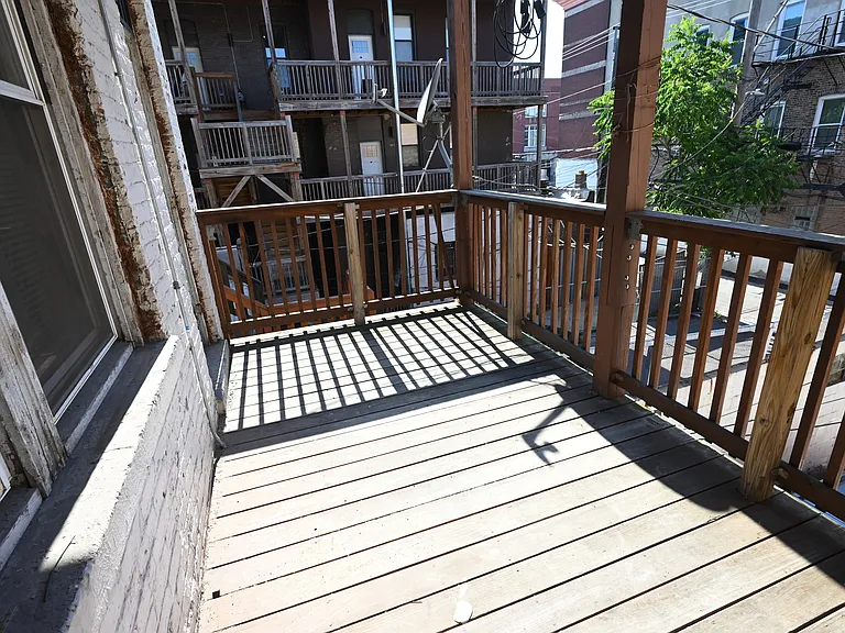 2750 W Cermak Rd #2R — Photo 4