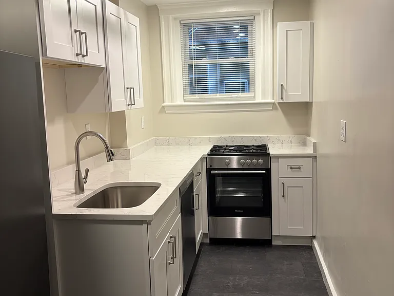 10 Gray St — Photo 1