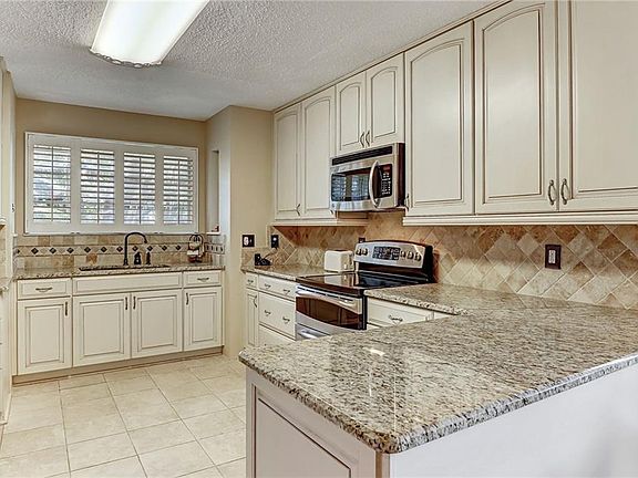 2nd image of 1790 Jackson Ct
