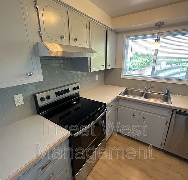 2920B Harney St — Photo 17