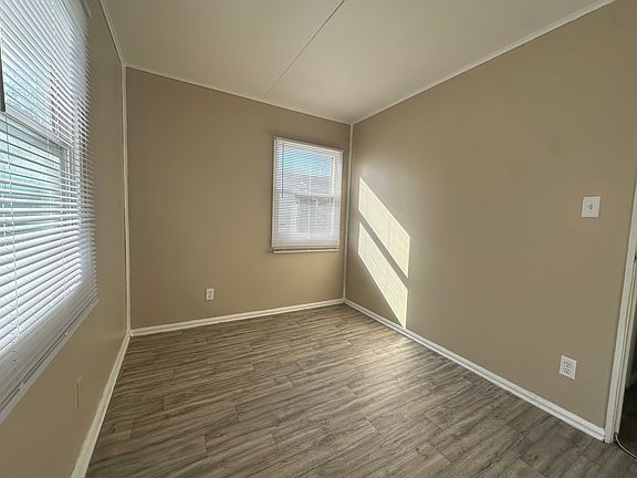 2nd image of 909 Geyer Ave