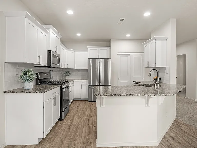 824 S Bulldog St — Photo 15