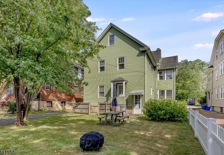 44 Walnut Cres — Photo 26