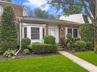 127 The Chas, Syosset, NY 11791