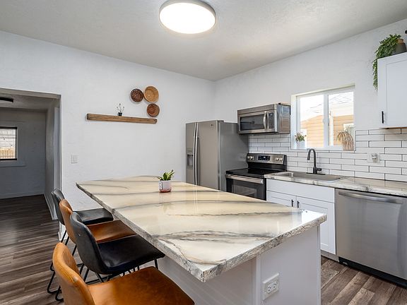 5th image of 323 32nd St
