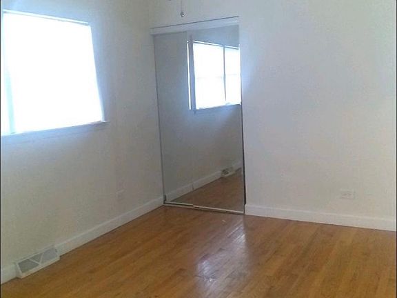 5th image of 458 Crandon Ave