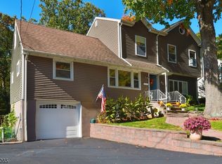 45 Rafkind Rd, Bloomingdale, NJ 07403