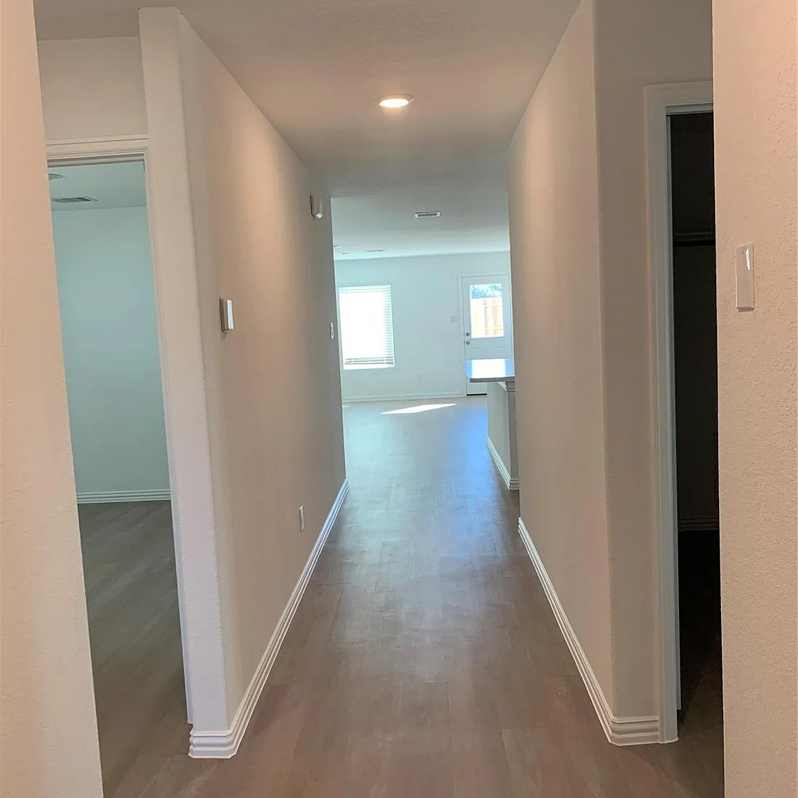 4 bed, 2.0 bath, 1720 sqft, $1,850 — Photo 3