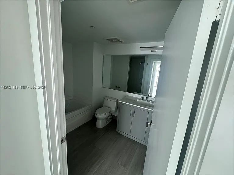500 Brickell Ave #3204 — Photo 7