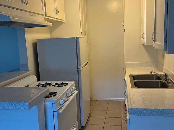 4th image of 1669 N Loma Ave #11