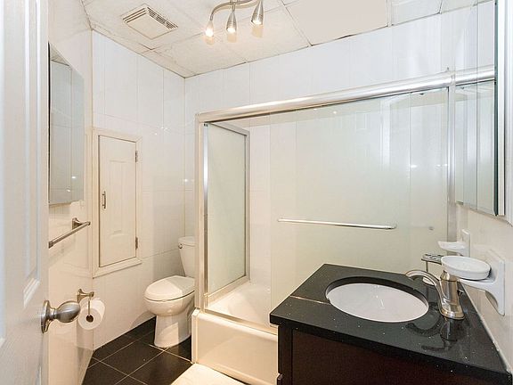 3rd image of 403 W 57th St APT 4E