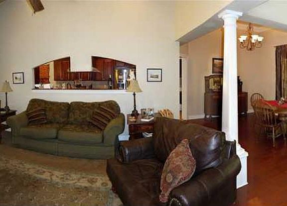 4th image of 404 Dogwood South Ln