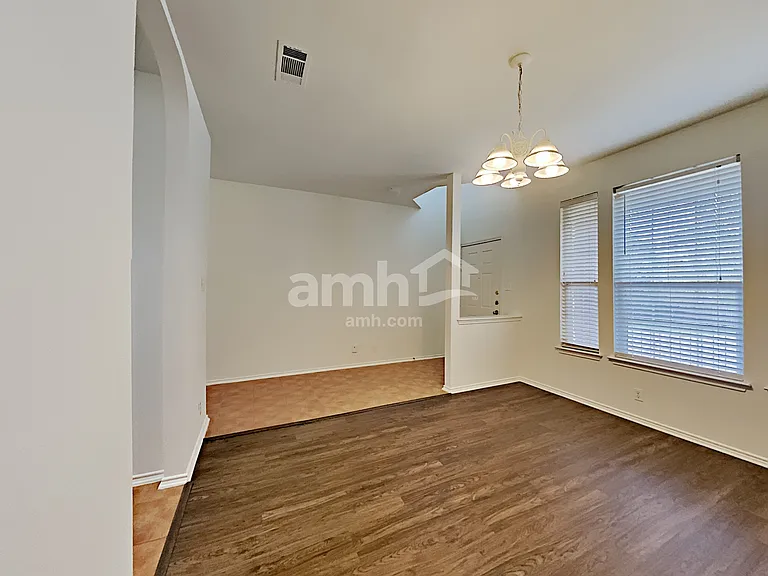 2915 Encino Riv — Photo 6