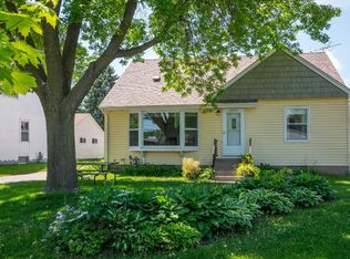 1719 Chatsworth St N, Roseville, MN 55113
