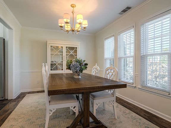 4th image of 353 E Valleywood Dr