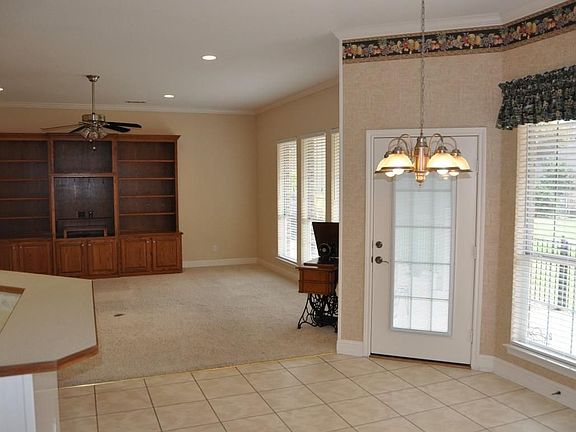 5th image of 205 Wellington Dr