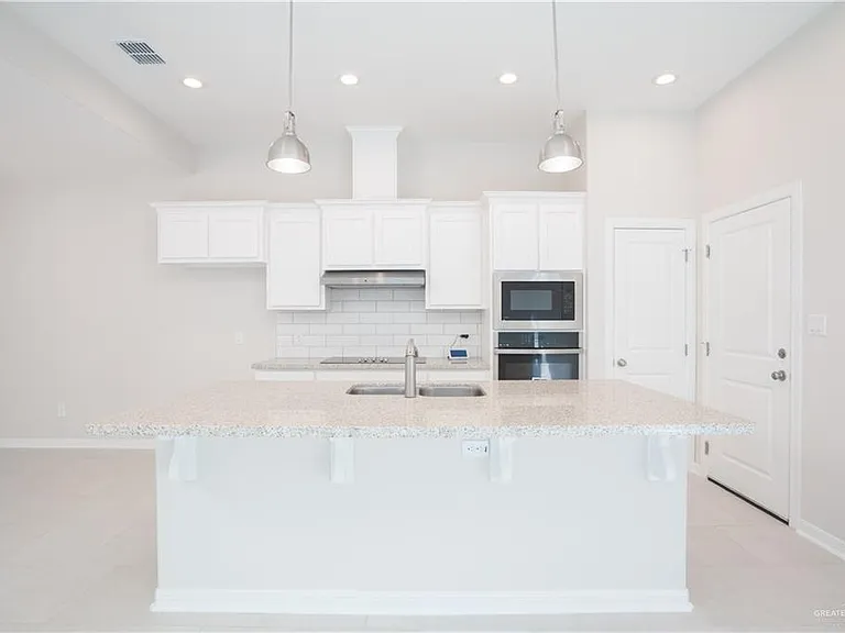 10221 N 15th St — Photo 5