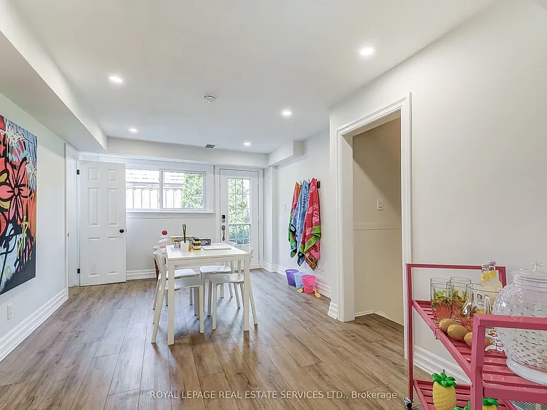 351 Strathcona Dr — Photo 11