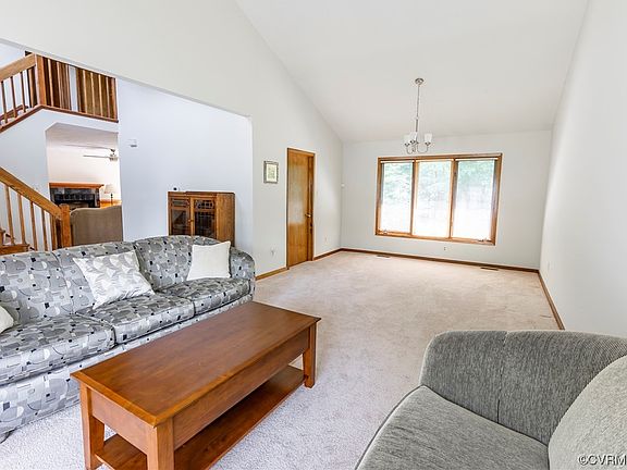 4th image of 8334 Devils Den Ln