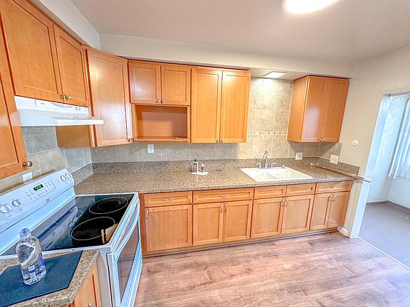5th image of 823 N Market St APT 1