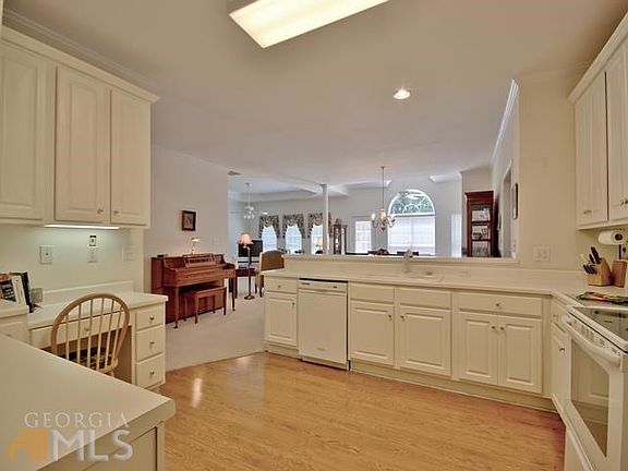 4th image of 120 Biltmore Dr