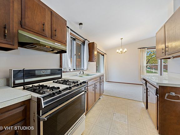 4th image of 452 S Park St