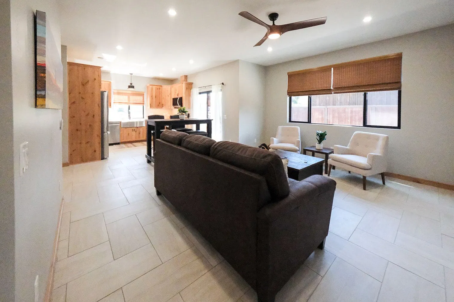 2 bed, 1.0 bath, 1969 sqft, $2,580 — Photo 2