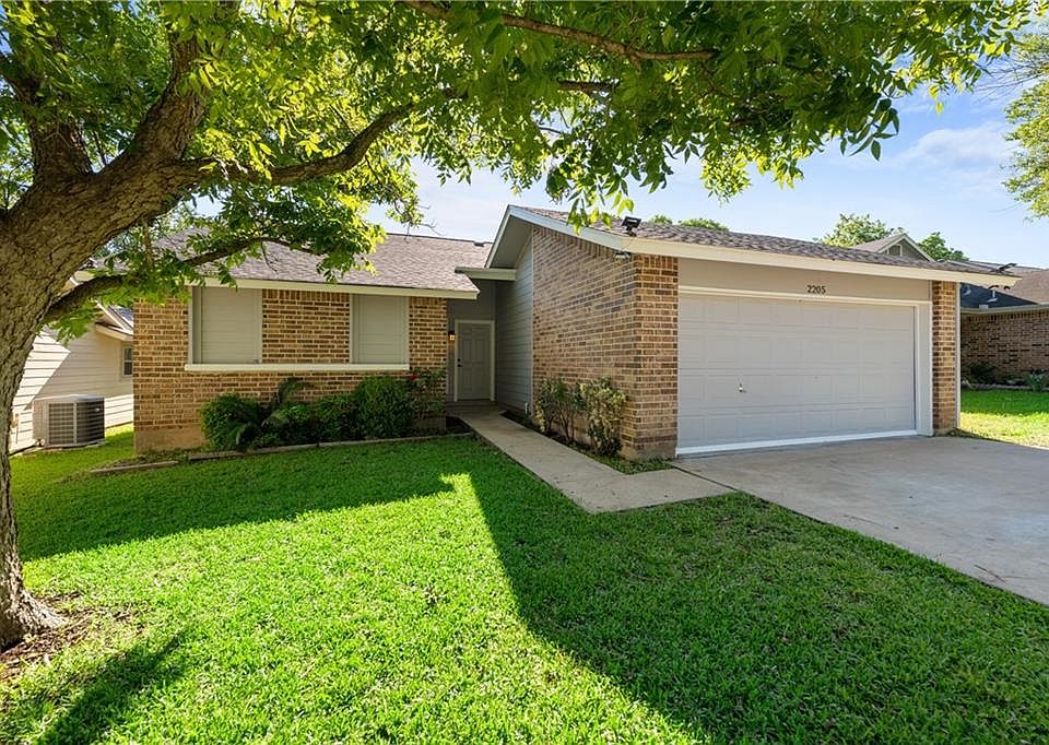 1st image of 2205 Stirrup Dr