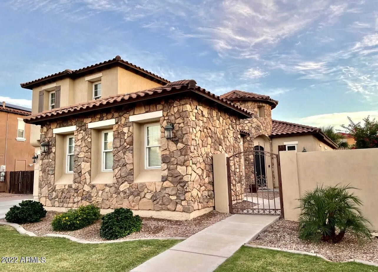 4 bed, 2922 sqft, $3,395 — Photo 2