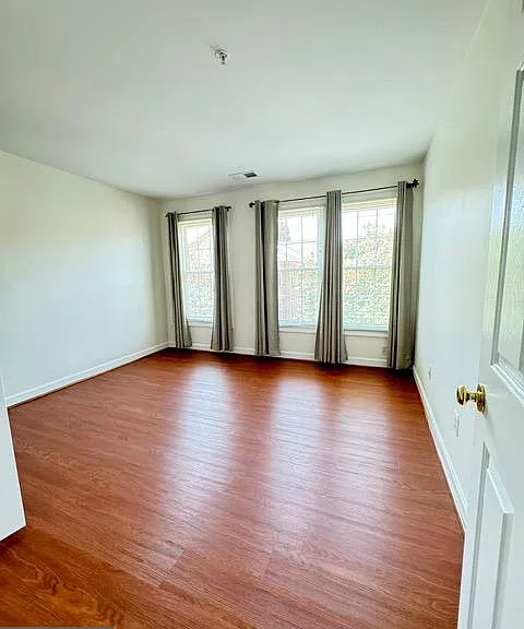 1811 Fallbrook Ln — Photo 14