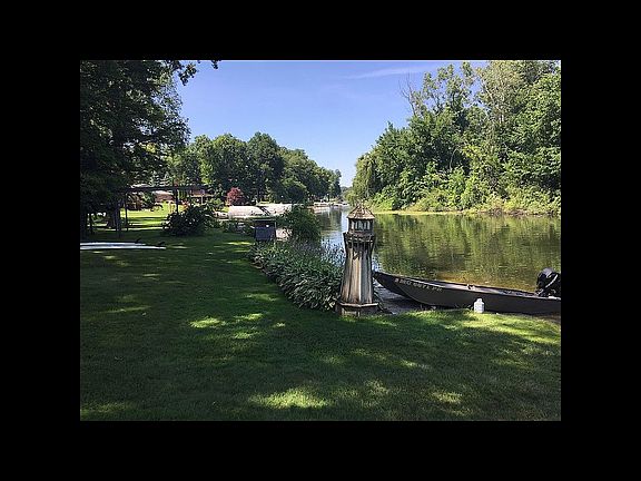 4th image of 1095 Schuyler Dr