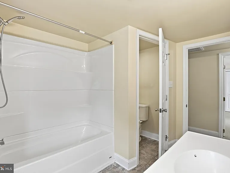 4 Thorn St — Photo 27