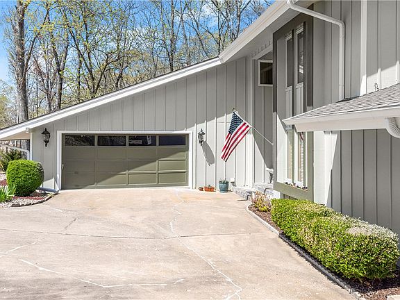 4th image of 40 Branchwood Dr