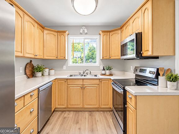 5th image of 5605 Scofield Rd S