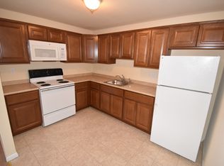 Sunny Knoll Apartments, Seymour, CT 06483