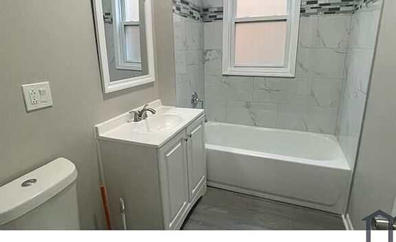 4th image of 7821 S Marshfield Ave #2