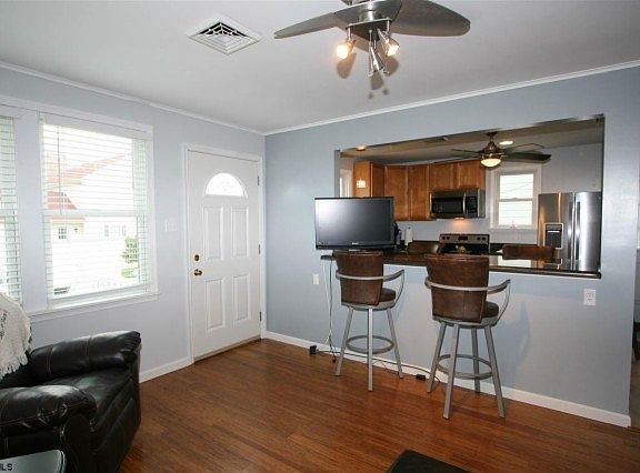 5th image of 305 Simpson Ave