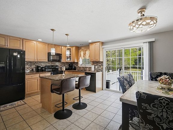 4th image of 179 Cabinet St