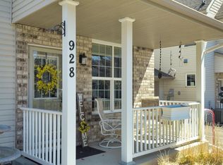 928 Cole St, Chaska, MN 55318