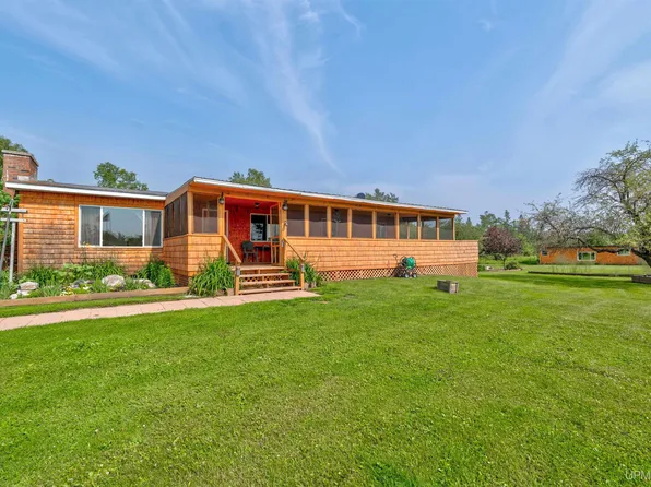 984 Dixon Rd, Manistique, MI 49854